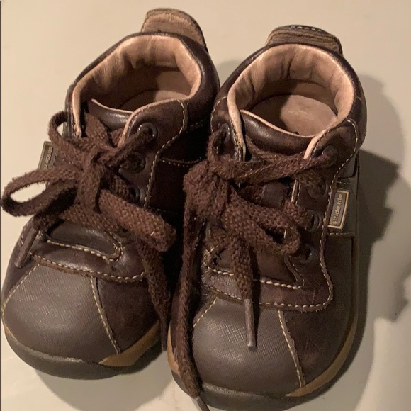Boys shoes 5 1/2 Wide. Stride rite. EUC leather - Picture 2 of 4